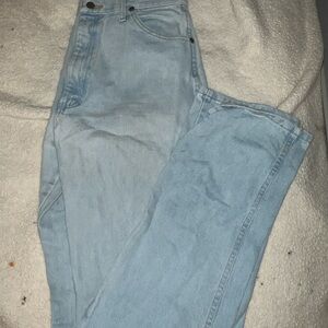 Women’s light wash cowboy cut wranglers